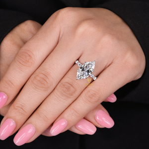 Anillo de compromiso y eternidad de lujo para mujer, con diamante marquise cultivado en laboratorio, certificado por IGI, 5 quilates, color DE, claridad VS1, oro amarillo de 10K/14K - Product Image 3