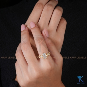 Anillo de Compromiso de Oro Sólido con Diamante Cultivado en Laboratorio de Corte Cojín de 2.00 Quilates, Joyería Fina Nupcial con Diseño Floral Vintage y Botánico, Hecho a Medida, Regalo - Product Image 6