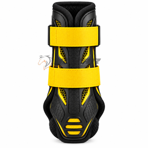 Botas de cepillado para caballos diseñadas con materiales ligeros, forro suave y cierres ajustables para el ejercicio diario y uso en establos. - Product Image 2