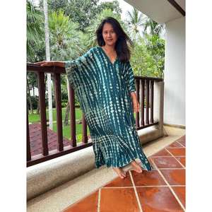 Robe Kaftan Bohème Tie-Dye pour Femme, Coupe Ample, Col en V, Longueur Maxi, Taille Naturelle, Lavable, Idéale pour la Plage et les Vacances - Product Image 1