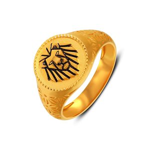 Anillo de Sello Premium con Cabeza de León Chapado en Oro, Detalles en Contraste Negro y Banda Decorativa Texturizada - Product Image 1