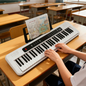 Clavier électronique RockJam 61 touches avec enregistrement, 128 sons et 128 rythmes, support, banc, casque et leçons - Product Image 2