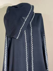 Abaya brodée à manches longues pour femme, coupe ample, robe islamique à capuche, tenue modeste pour le quotidien et la prière - Product Image 1
