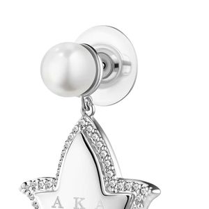 Boucles d'oreilles pendantes en forme de feuille avec perles blanches argentées et garniture en cristal, design élégant, bijoux de mode pour femmes - Product Image 4