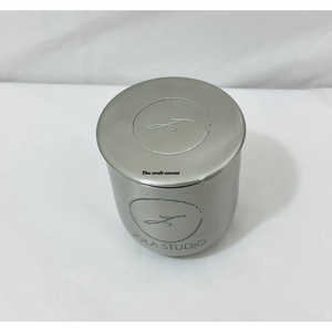 Pot à bougie luxueux et minimaliste en acier inoxydable avec couvercle hermétique, logo personnalisé, récipient à bougie en métal brossé pour une décoration intérieure haut de gamme - Product Image 1