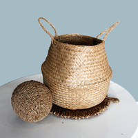 Panier de rangement artisanal TASMANIA OHC en jonc de mer naturel, forme ventrue, pliable, tressé par des artisans vietnamiens, écologique et flexible