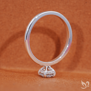 Bague de fiançailles solitaire en diamant de laboratoire taille ronde 0,50 ct, certifiée IGI, en or massif 10 carats, avec halo caché, pour mariage et anniversaire - Product Image 2