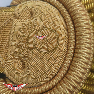 Epaulettes de Hombro Metálicas Doradas KEW con Flecos, Diseño Vintage de Lujo, Acabado Bordado Ecológico y Duradero - Product Image 4