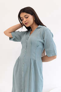 Robe chemise en coton bleu clair, longueur midi, manches courtes, boutons sur le devant, poches, tenue décontractée d'été, coupe ample, couleur unie - Product Image 4