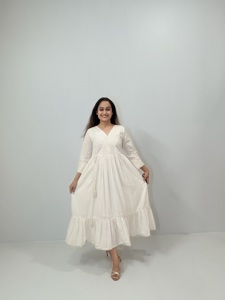 Robe longue blanche brodée à col en V, manches trois-quarts, coupe classique, décontractée, 100 % coton respirant, simple, unie, faite à la main - Product Image 2