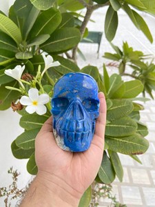 Calavera de Lapislázuli Natural Tallada a Mano |   Escultura de Calavera de Cristal con Gema Azul |   Proveedor Mayorista de Decoración Gótica para el Hogar - Product Image 1