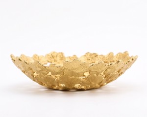 จานโลหะลายดอกไม้สีเหลืองทรงกลม งานแฮนด์เมด แกะสลักลายพืช สำหรับงานเลี้ยง - Product Image 2