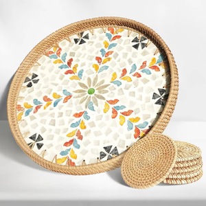 Plateau décoratif rond en rotin avec motif floral noir et blanc, style bohème, plateau de service pour la décoration de table - Product Image 2
