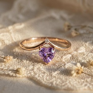 Anillo de Amatista en Forma de Corazón, Anillo de Oro Rosa con Diseño de Hueso de la Suerte, Anillo de Promesa Delicado para Ella, Joyería de Corazón con Piedra Púrpura, Piedra de Nacimiento de Febrero - Product Image 1