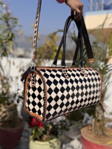 Nouveau sac de voyage en cuir artisanal de créateur, multi-usages, motif damier, sac fait main, sac de voyage unisexe, grand sac à main - Product Image 2