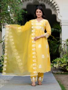 Ensemble élégant et stylé pour femme, tenue de soirée, haut brodé et pantalon assorti, haut et pantalon en soie romaine brodés avec dupatta - Product Image 2