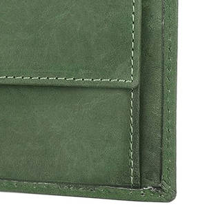 Portefeuille en cuir classique pour homme avec une fabrication élégante, une texture lisse et un matériau durable et résistant. - Product Image 4