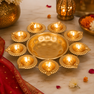 Support à Diya en laiton avec bol pour bougie flottante pour la décoration de la maison à l'occasion de Diwali et de Noël, élégant porte-bougie chauffe-plat en métal - Product Image 1
