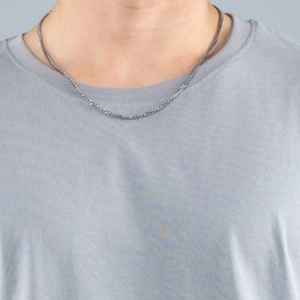 เสื้อยืดคอกลมแขนสั้นสีเทาอ่อนสำหรับผู้ชาย ทรงปกติ สีพื้น ผ้าถักเนื้อเจอร์ซีย์ 100% ผ้าฝ้าย - Product Image 5