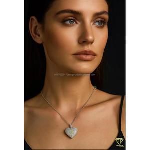 Collar con Colgante de Corazón Premium en Plata de Ley 925 con Diseño de Diamantes Moissanite - Product Image 2