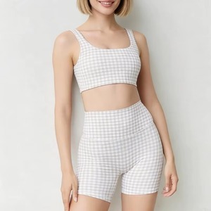 Conjunto de pantalones y top de yoga de cintura alta para mujer, tela transpirable de secado rápido, perfecto para pilates, correr y fitness - Product Image 3