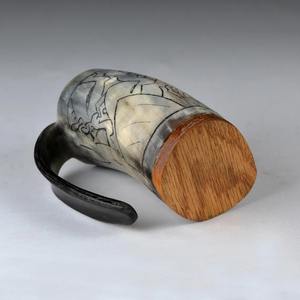 Mug à bière en corne de buffle naturelle d'excellente qualité pour collection de barware ou usage rustique artisanal, disponible à la vente - Product Image 4