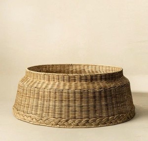 Collar Clásico de Mimbre Natural Tejido para Árbol de Navidad - Base Rústica de Salgueiro para Decoración de Árboles Navideños - Product Image 1