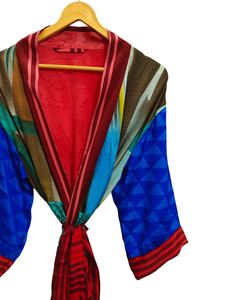 ของขวัญสำหรับเธอ เสื้อคลุมกิโมโนแบบปะติดปะต่อ ชุดคลุมบิกินี่ ชุดนอน เสื้อคลุมยาว งานแฮนด์เมดสไตล์อินเดีย วินเทจ ทำจากผ้าไหมซารีรีไซเคิล - Product Image 3