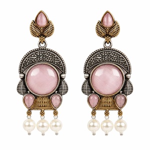 Boucles d'oreilles pendantes en argent oxydé plaqué or antique avec fleur, serties de pierres roses, style bohème pour femme, MOQ disponible - Product Image 4