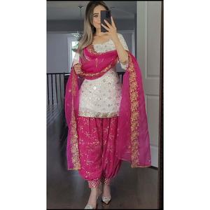 DISEÑADOR GEORGETTE PESADO BORDADO TOP DHOTI CON DUPATTA ROSA CON BLANCO - Product Image 1