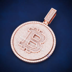 Colgante hip hop RTS con logotipo personalizado de plata 925 con diamantes moissanita de corte redondo y baguette con claridad D VVS para hombres y mujeres. - Product Image 4