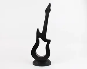 Statue de guitare noire en bois massif pour la décoration intérieure, objet d'art musical pour les amateurs de musique, cadeau personnalisé. - Product Image 4