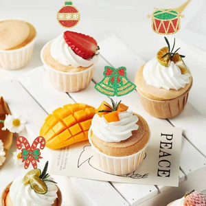 Décorations de fête de Noël, adorable arbre et boîte cadeau, fournitures pour desserts, kit de décorations pour cupcakes sur le thème des fêtes - Product Image 1