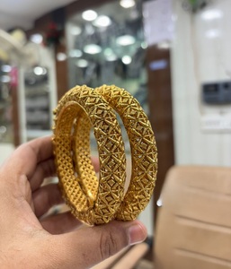 กำไลข้อมือทองเหลืองชุบทองคุณภาพพรีเมียมประดับโมอิสซาไนต์สุดหรู ดีไซน์คลาสสิกสองชิ้น ระยิบระยับสะดุดตาสำหรับผู้หญิง สวมใส่ในงานแต่งงาน - Product Image 1