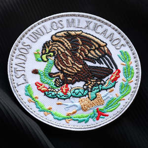 Écussons brodés personnalisés en gros avec fixation auto-agrippante et adhésif thermocollant pour vêtements et uniformes - Product Image 5