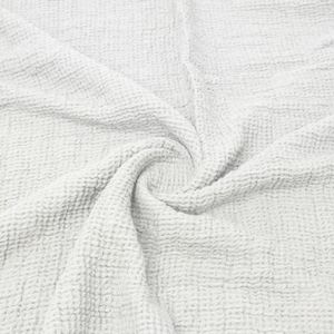 Serviette de bain en coton 100% à motif gaufré Aura blanche, douce, légère, séchage rapide, luxe - Product Image 4