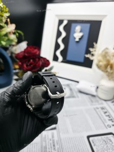Montre numérique de sport unisexe, boîtier argenté, bracelet en caoutchouc, 42 mm, boucle brillante ronde, résistante à l'eau 20 BAR - Product Image 3