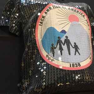 T-shirt à paillettes Jack and Jill pour femme, col en V, manches courtes, noir, style grec personnalisé, vêtements de mode pour femmes - Product Image 4