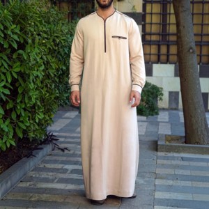 Qamis beige uni pour homme, à manches longues, col montant, longueur ras du sol, respirant, vêtement islamique traditionnel et modeste - Product Image 6