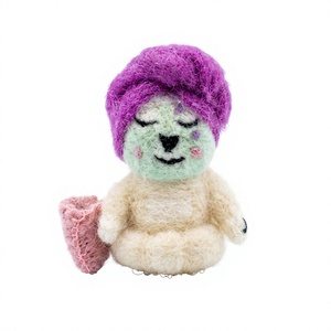 Meilleures poupées animales en feutre aiguilleté faites à la main, écologiques, style traditionnel, taille personnalisée, avec turbans violets et pantoufles roses, pour la décoration murale - Product Image 2