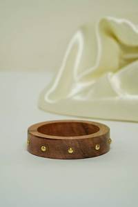 Bracelet artisanal en bois, en bois de sissoo et de teck bio, brun naturel, jaune, vert, noir ébénisé - Product Image 3