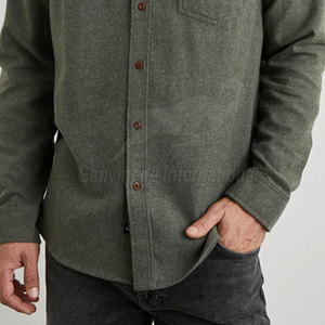Camisa de Franela Ligera y Sólida, Material Ecológico Suave y Transpirable, Diseño Cómodo de Corte Regular, Perfecta para Viajes Casuales - Product Image 6