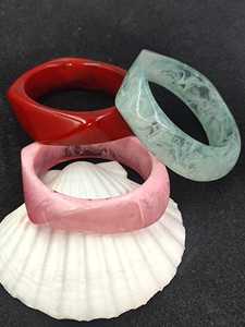 Bracelet en résine de style classique pour femmes, design unique, bijoux de mode, bracelet en résine par HWC - Product Image 5