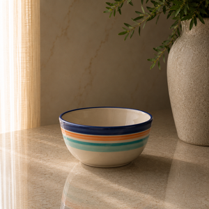 Bol à dessert en céramique contemporain avec des détails rayés vibrants et une finition brillante durable pour une présentation chic à table - Product Image 1