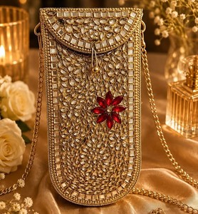 Sac de rangement de luxe, pochette indienne en pierre Kundan, sac de mariée ethnique plaqué or avec embellissements colorés, sac de soirée - Product Image 6