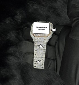 Montre de luxe pour homme, fabriquée à la main, en acier inoxydable de haute qualité, sertie de moissanite ronde, mouvement automatique, cadran analogique, pour un usage quotidien. - Product Image 6