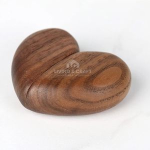 Boîte à bague en bois en forme de cœur faite à la main pour les fiançailles, les mariages, les propositions de mariage, le rangement de bijoux - Product Image 2