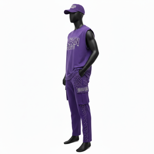 Conjunto de 2 piezas para hombre: Camiseta sin mangas morada de mezcla premium de algodón y poliéster y pantalón cargo con logotipo personalizado de diamantes de imitación por transferencia térmica - Product Image 4
