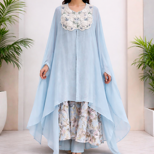 Conjunto de caftán y capa de diseñador Georgette |   Conjunto Étnico en Tonos Pastel con Cuello Bordado con Flores |   Traje Elegante para Fiesta de Eid - Product Image 1