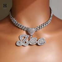 Collier de luxe personnalisé avec pendentif lettre cursive serti de diamants baguette, plaque nominative avec fermoir cœur, chaîne maille cubaine, bijoux Hip Hop Fa